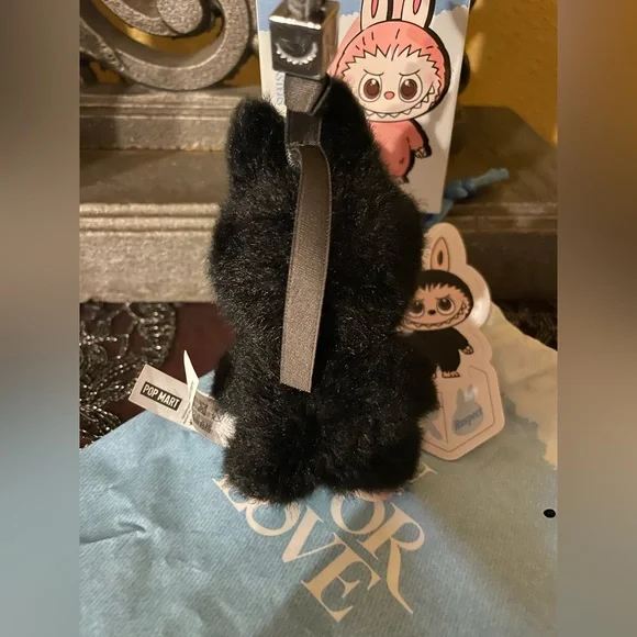 POP MART “R” Black Letter LABUBU THE MONSTERS Pin for Love Series Plush Pendant - Picture 8 of 17